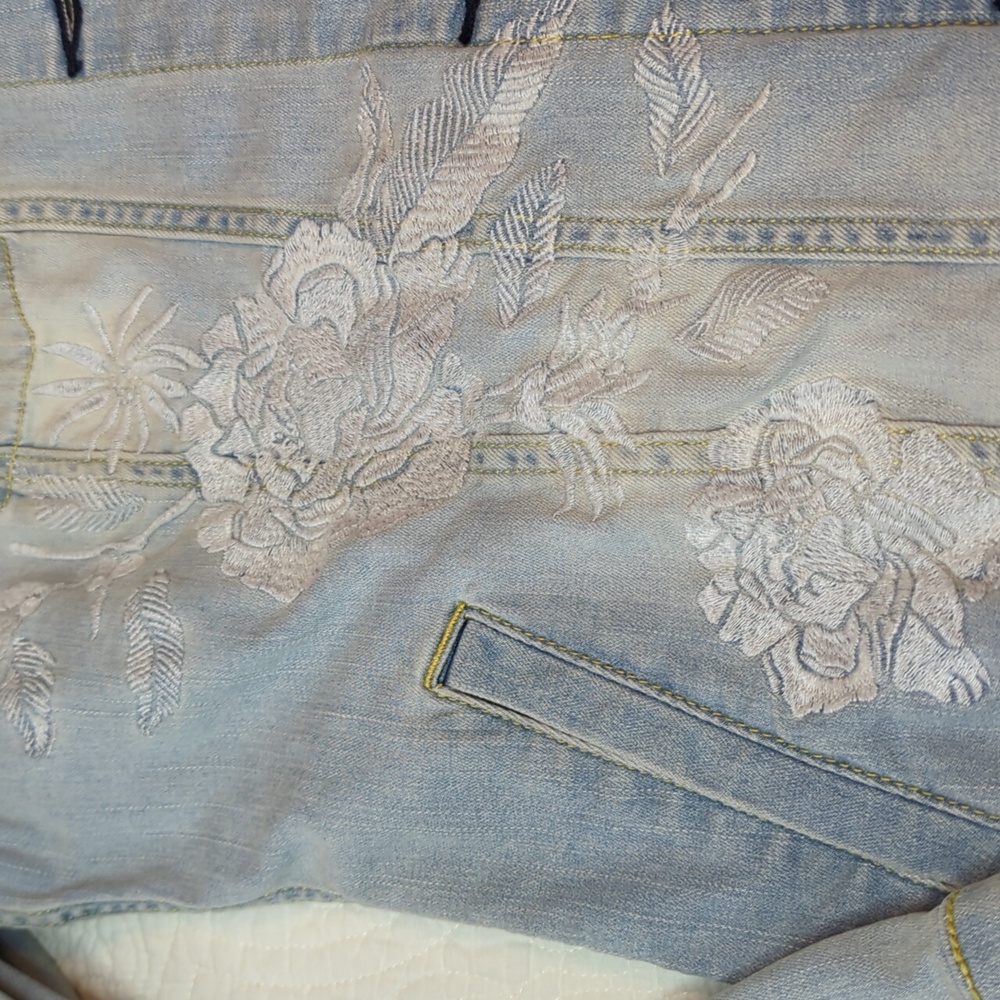 LuLaRoe Light Blue Denim Jacket with Floral Embroidery Size L - Picture 3 of 8